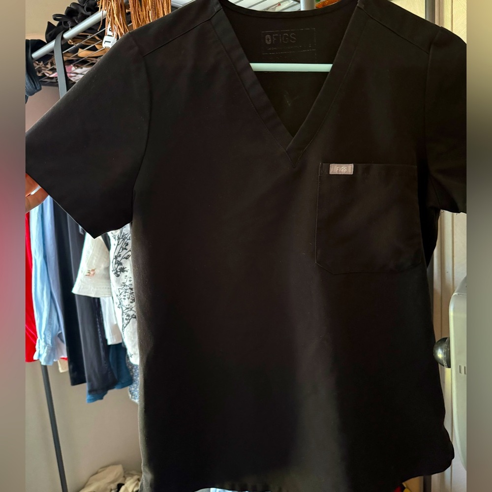 Women’s Figs technical collection Black scrub set.